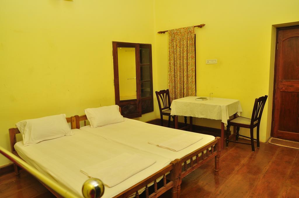 Toms Old Mansion Bed & Breakfast Kochi Exterior photo