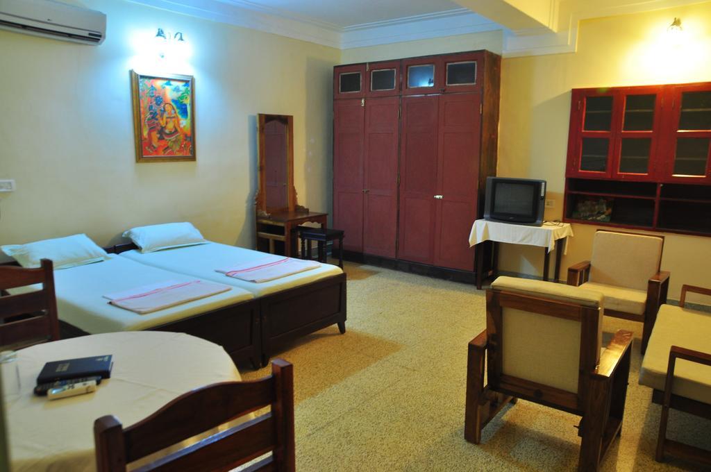 Toms Old Mansion Bed & Breakfast Kochi Exterior photo