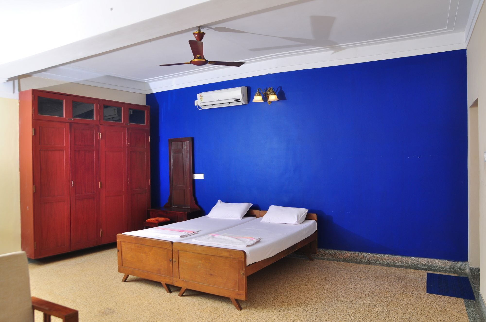 Toms Old Mansion Bed & Breakfast Kochi Exterior photo